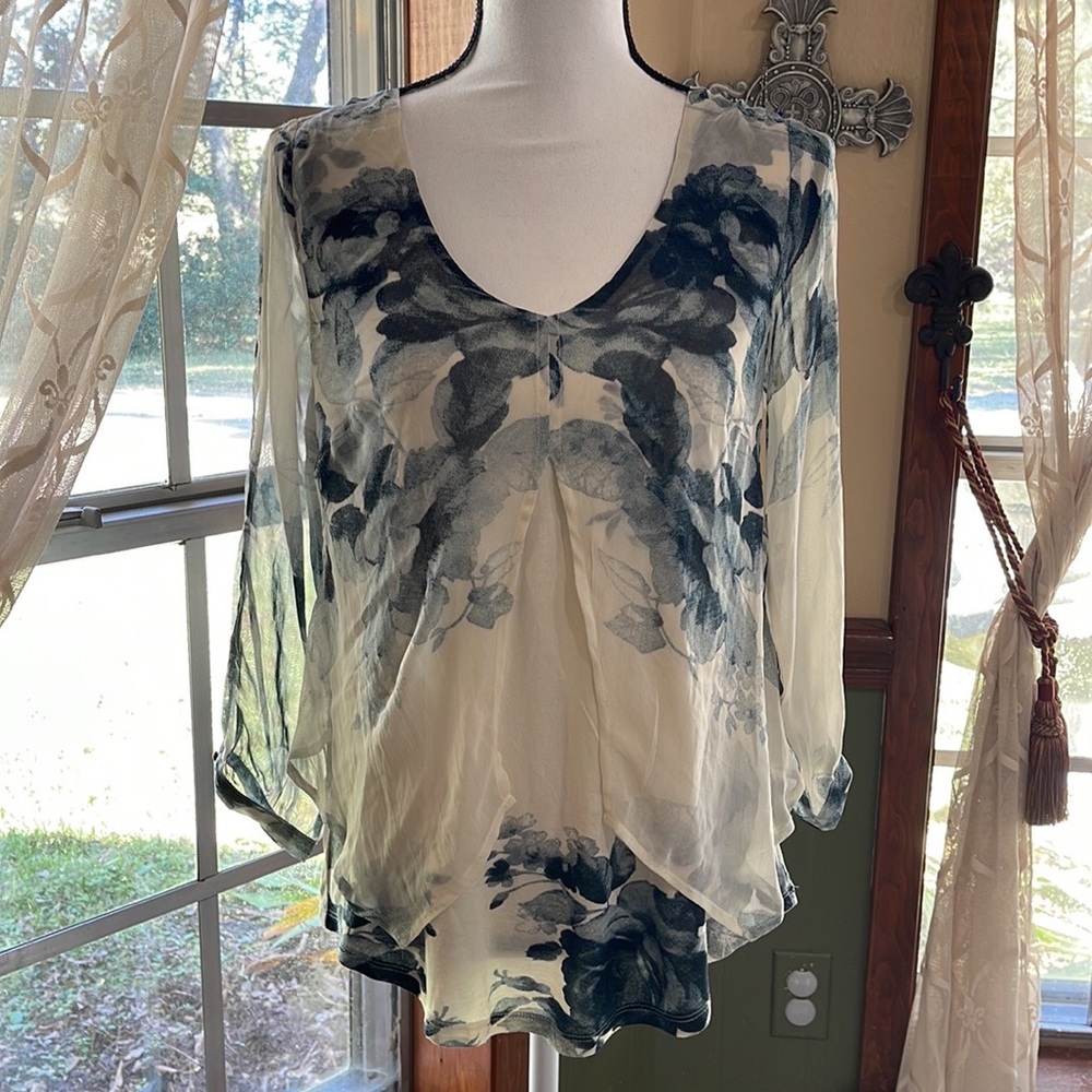 Lucky Brand Cream Blue Flower Print Cold Shoulder Top size S